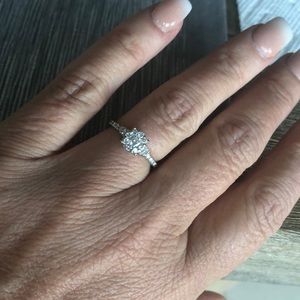 Diamond engagement ring white gold